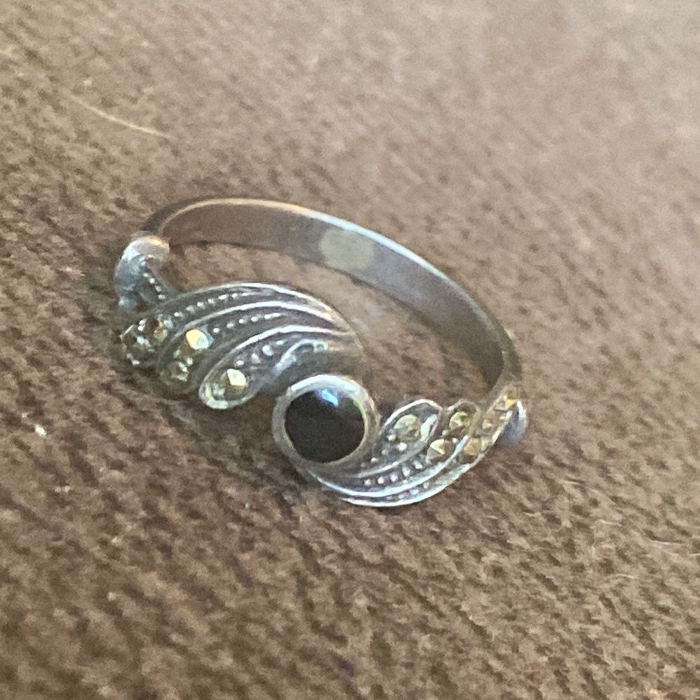 Size 6 silver ring (Ind) - Picture 2 of 6